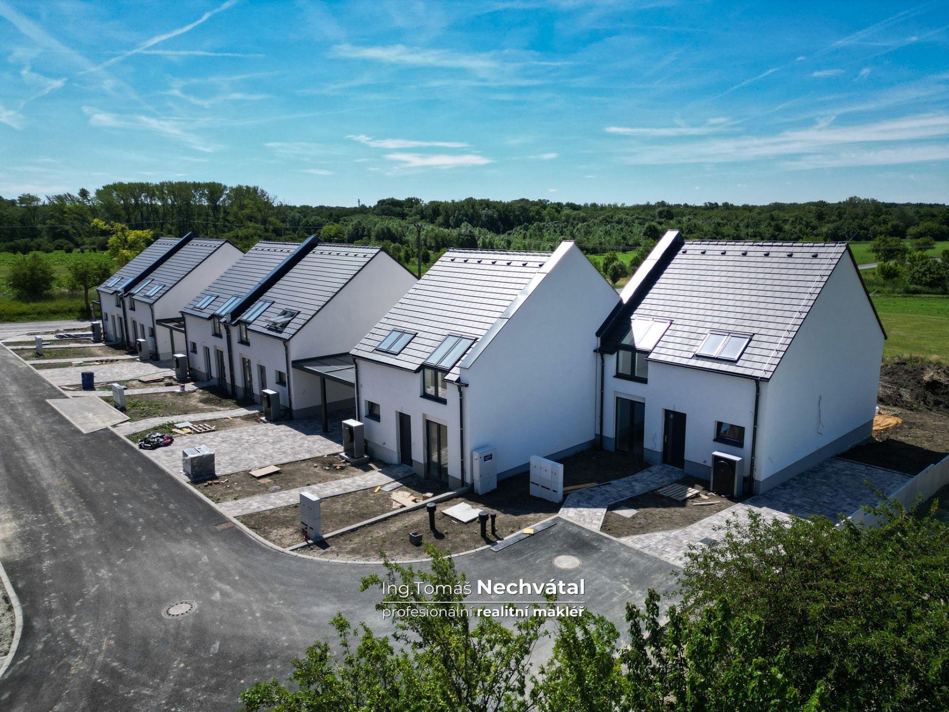 Rodinné bydlení DRNHOLEC - 6 moderních rodinných domů