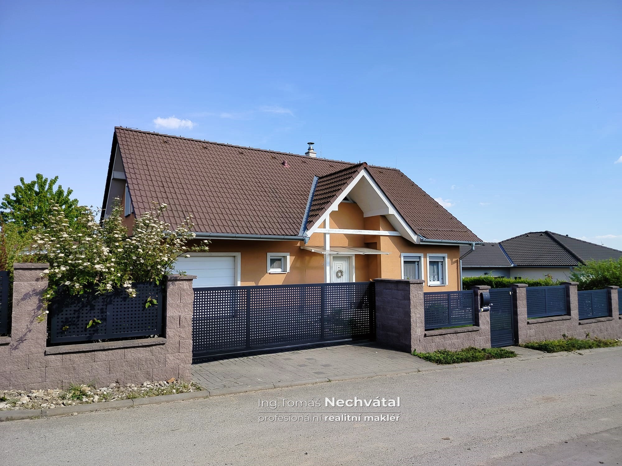Prodej samostatně stojícího rodinného domu 5+kk s garáží v Těšeticích